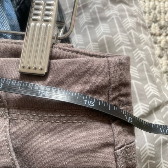 LOLE Athletic Brown Taupe Cargo Casual Walking Shorts Sz 6 - Picture 4 of 5